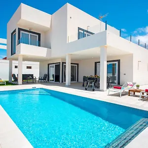 https://villa-shasya-costa-adeje.in-canary-islands.com